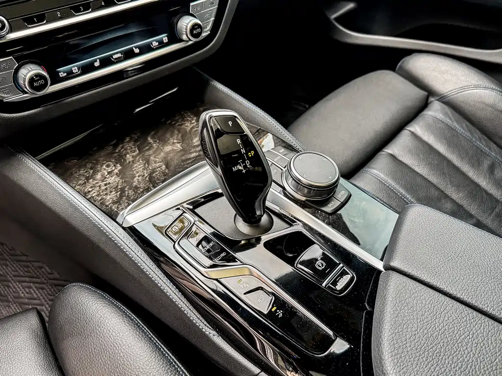 BMW 6 Series GT 2023 — фото 16