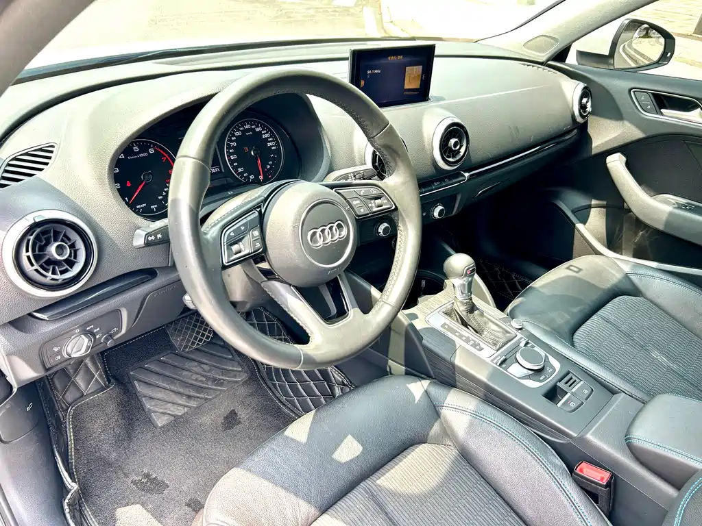 Audi A3 2021 — фото 9