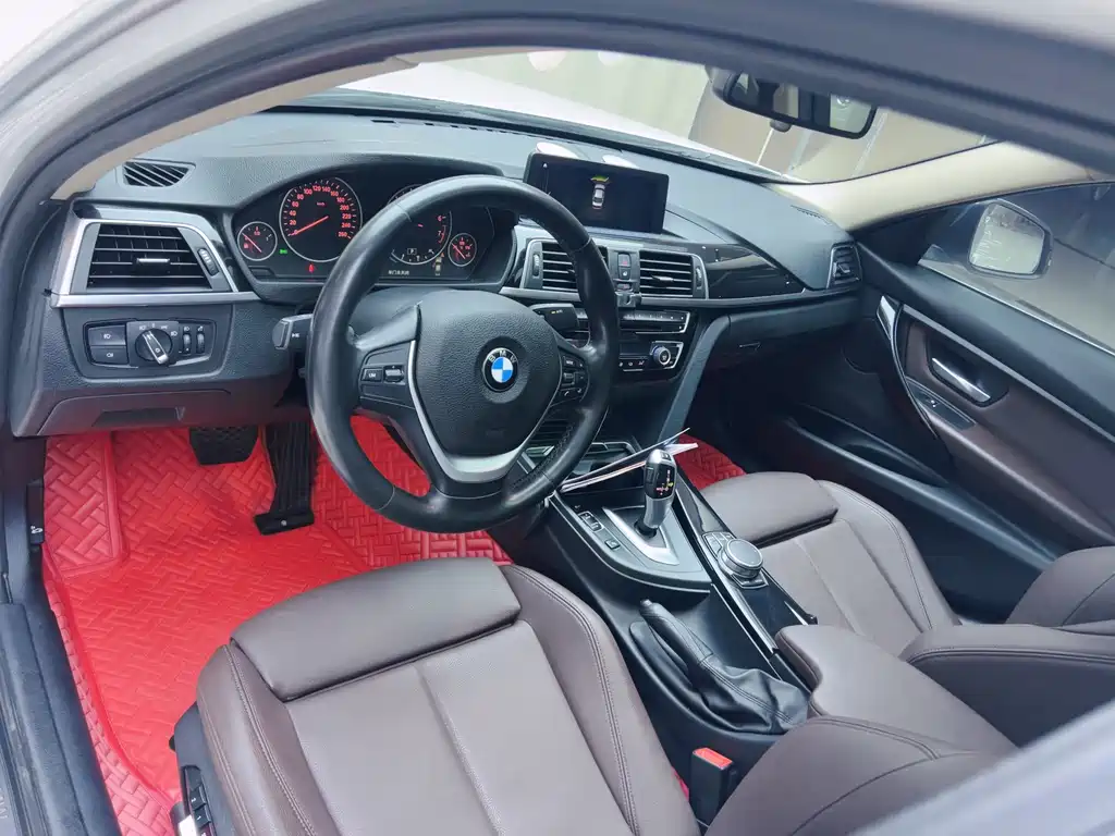 BMW 3 Series 2019 — фото 10