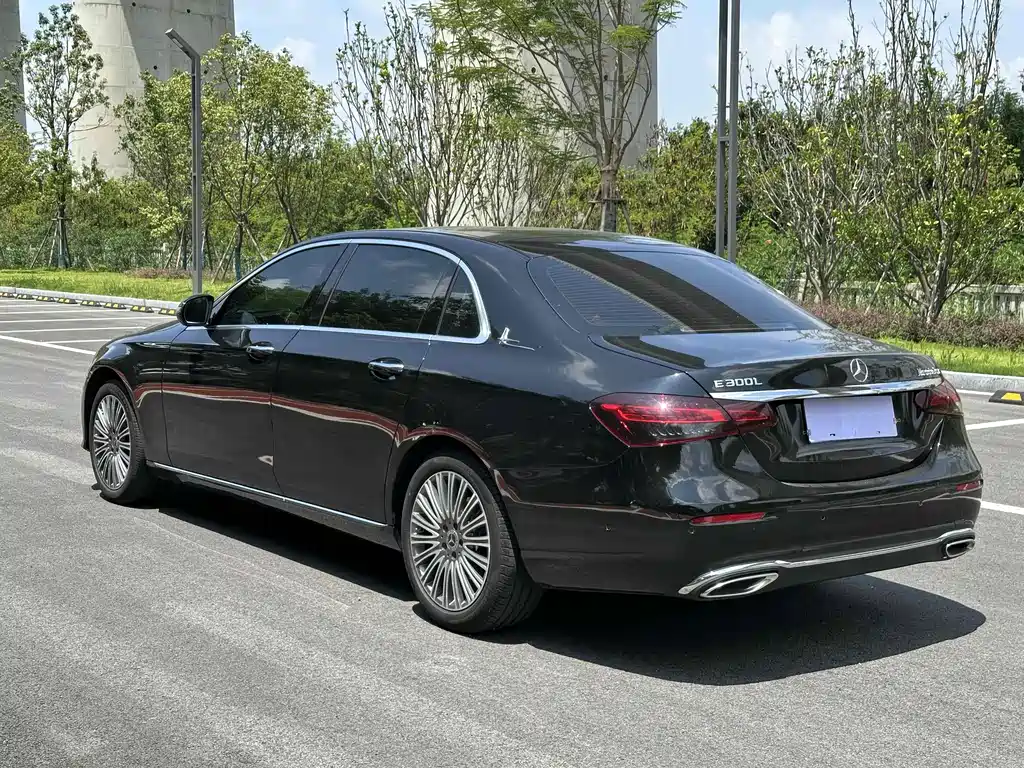 Mercedes-Benz E-Class 2022 — фото 11