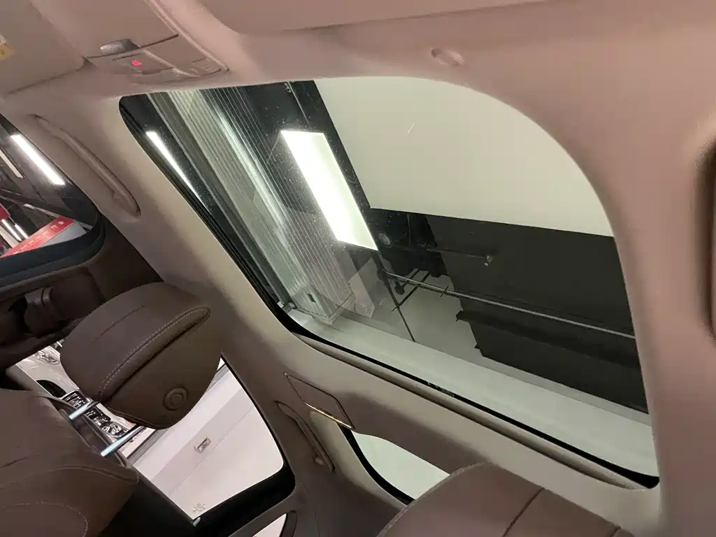 Mercedes-Benz E-Class 2023 — фото 10