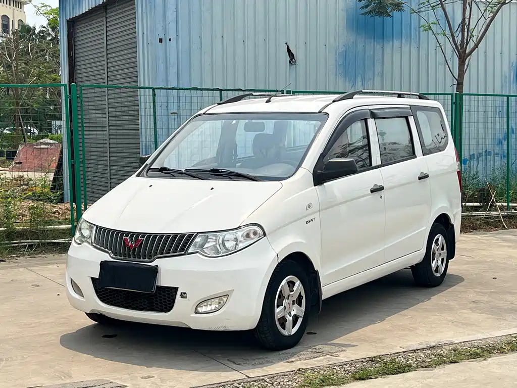Wuling Hongguang 2015 — фото 1