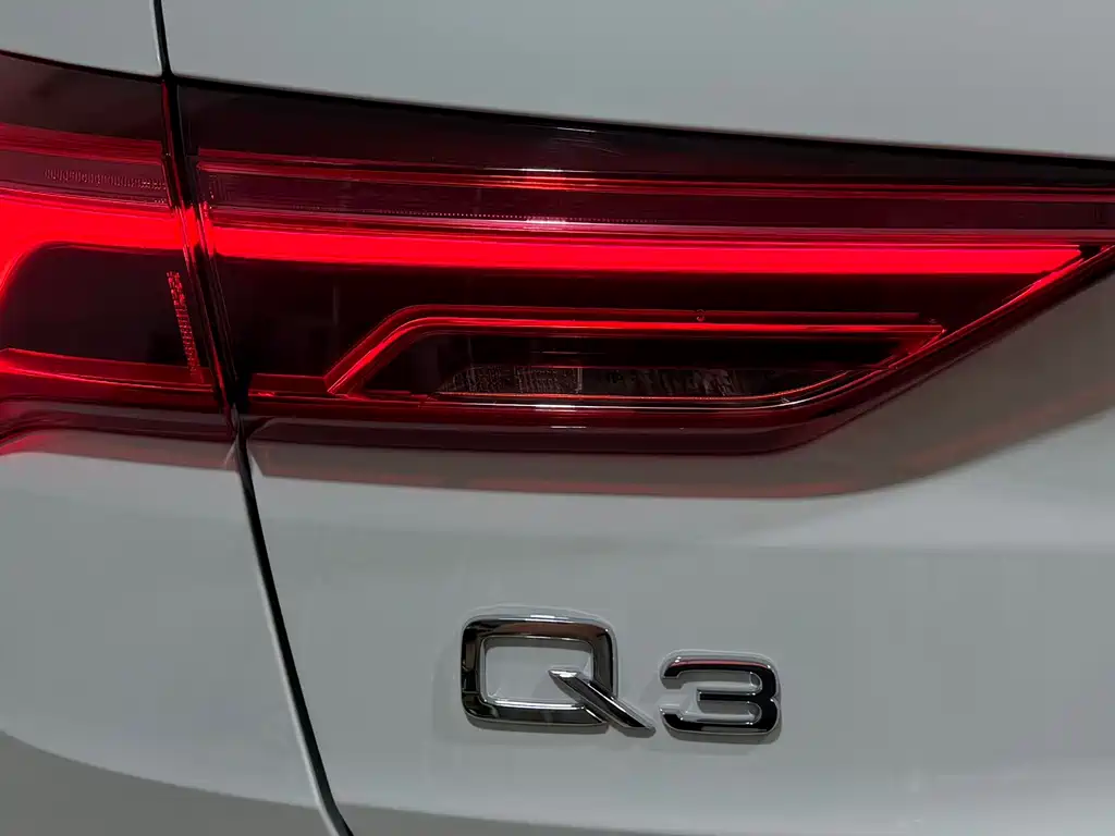 Audi Q3 2023 — фото 23