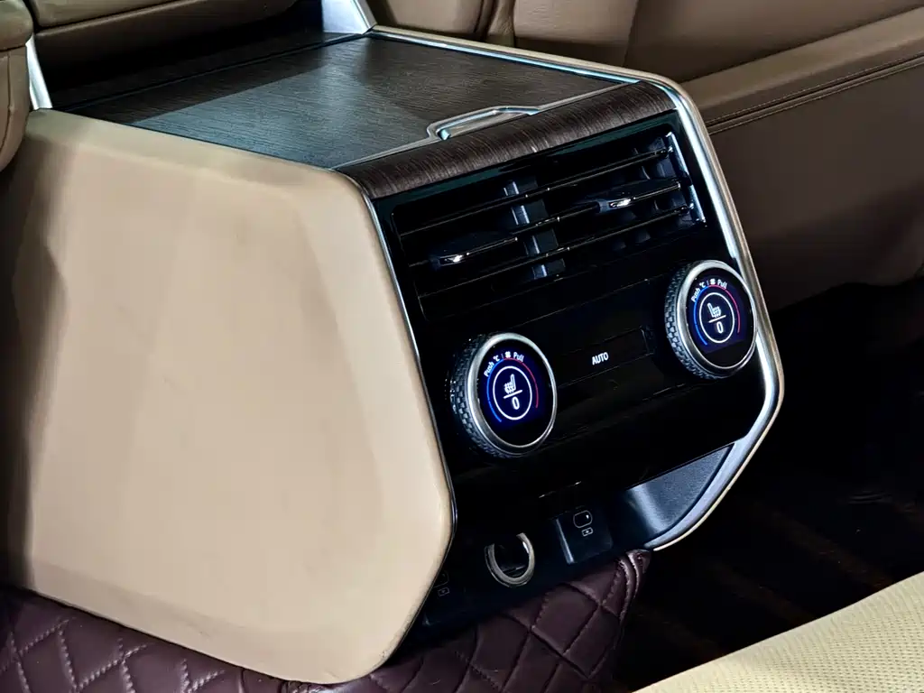 Land Rover Range Rover 2023 — фото 37