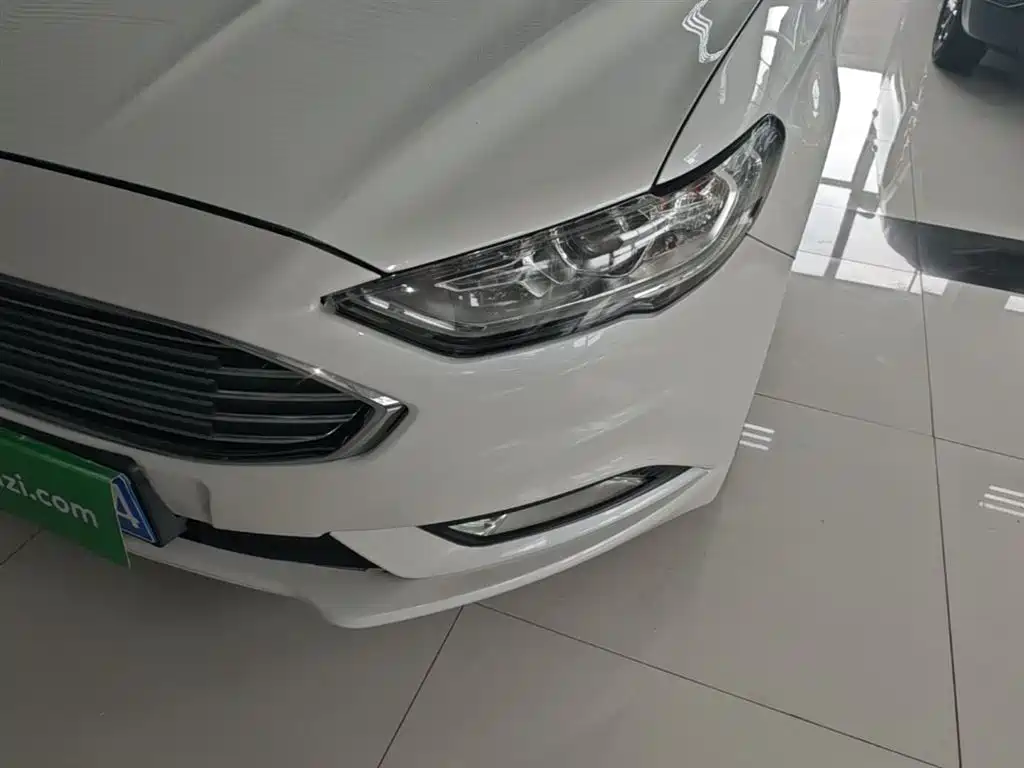 Ford Mondeo 2017 — фото 24