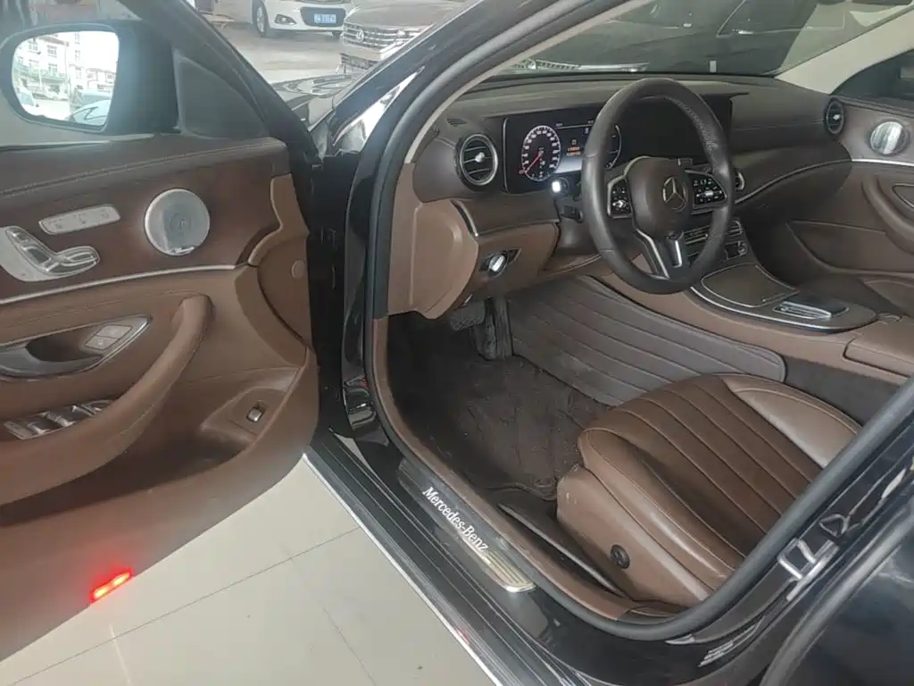 Mercedes-Benz E-Class 2020 — фото 16