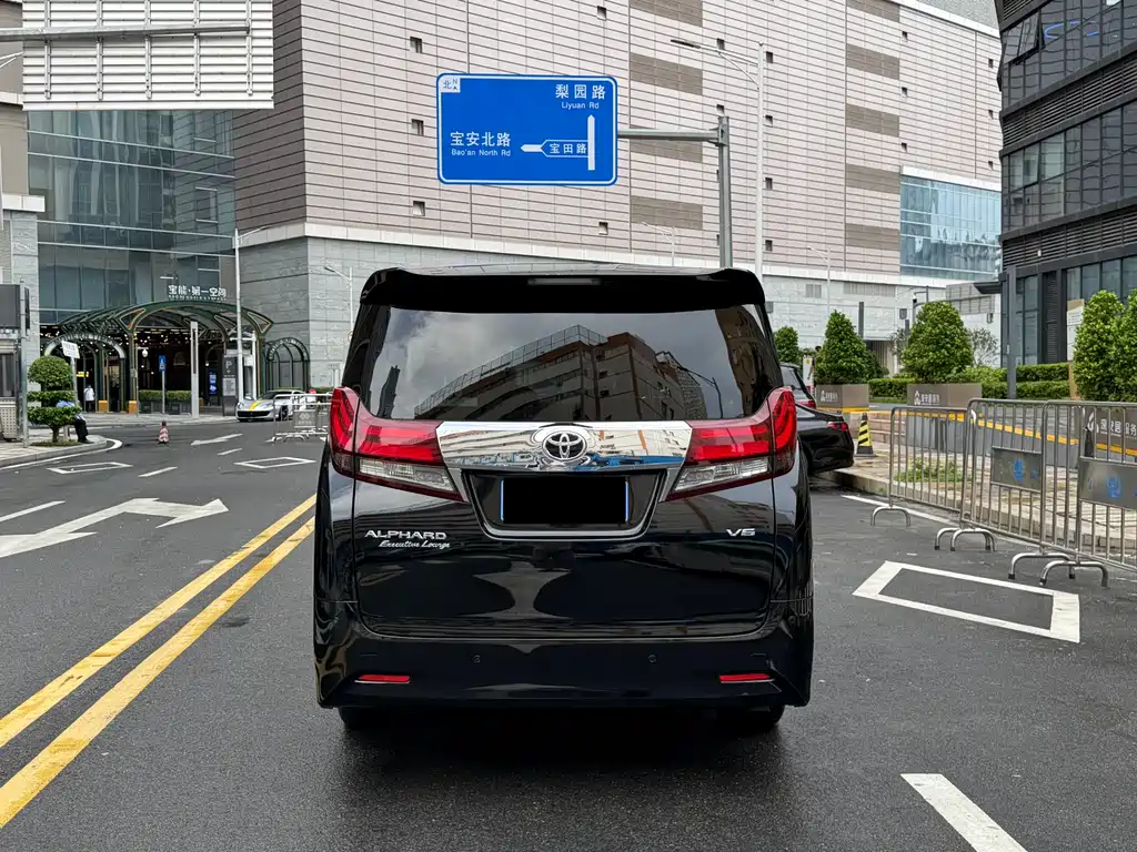 Toyota Alphard 2018 — фото 11