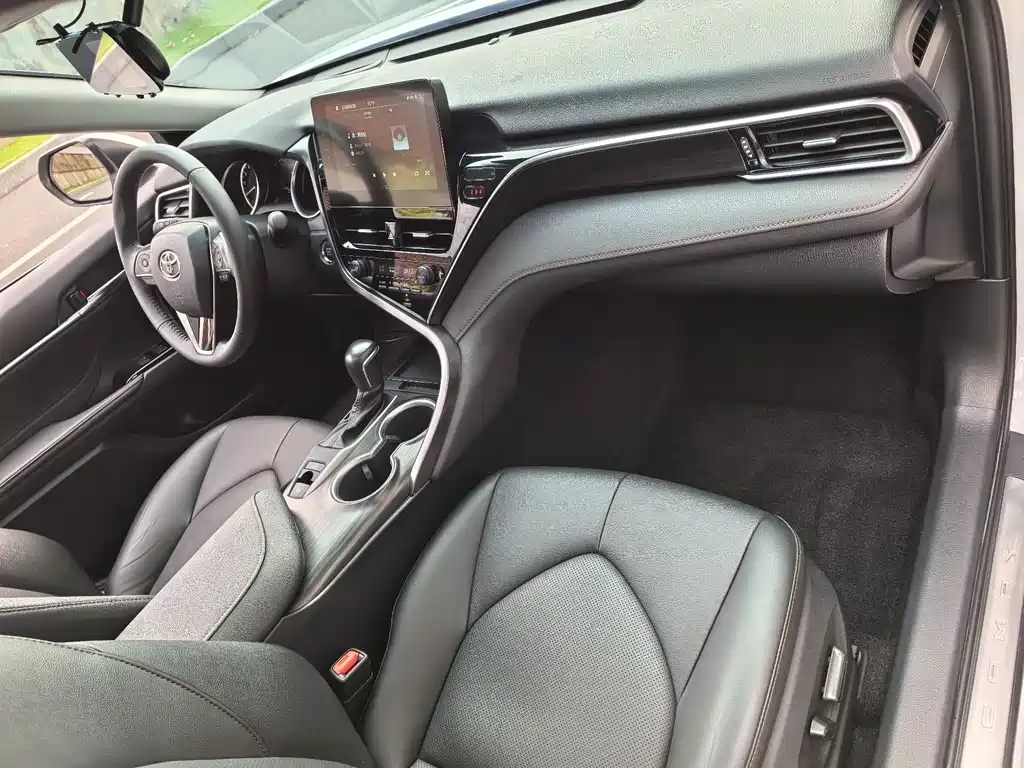 Toyota Camry 2023 — фото 10