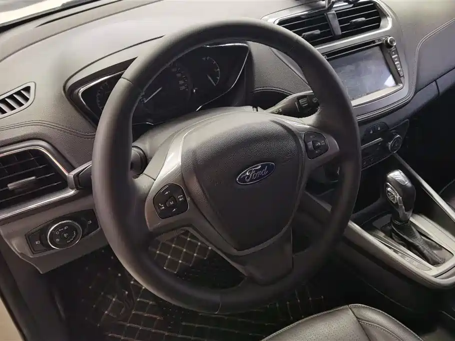 Ford Escort 2017 — фото 15
