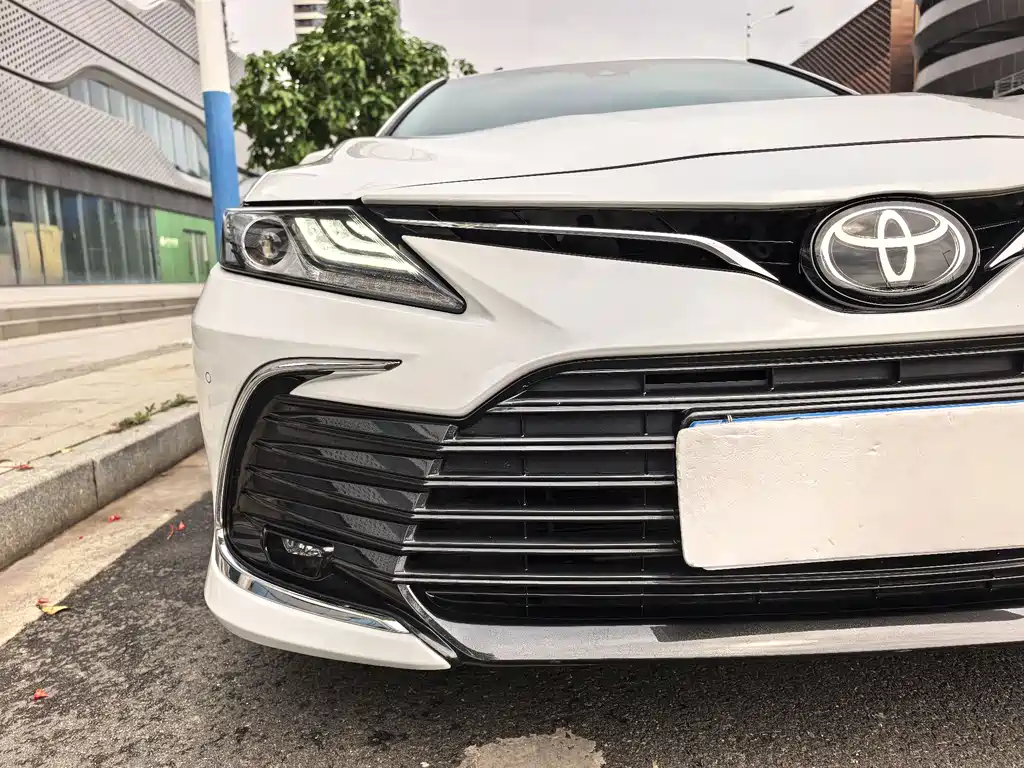Toyota Camry 2023 — фото 5