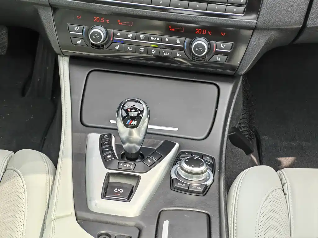 BMW M5 2012 — фото 12