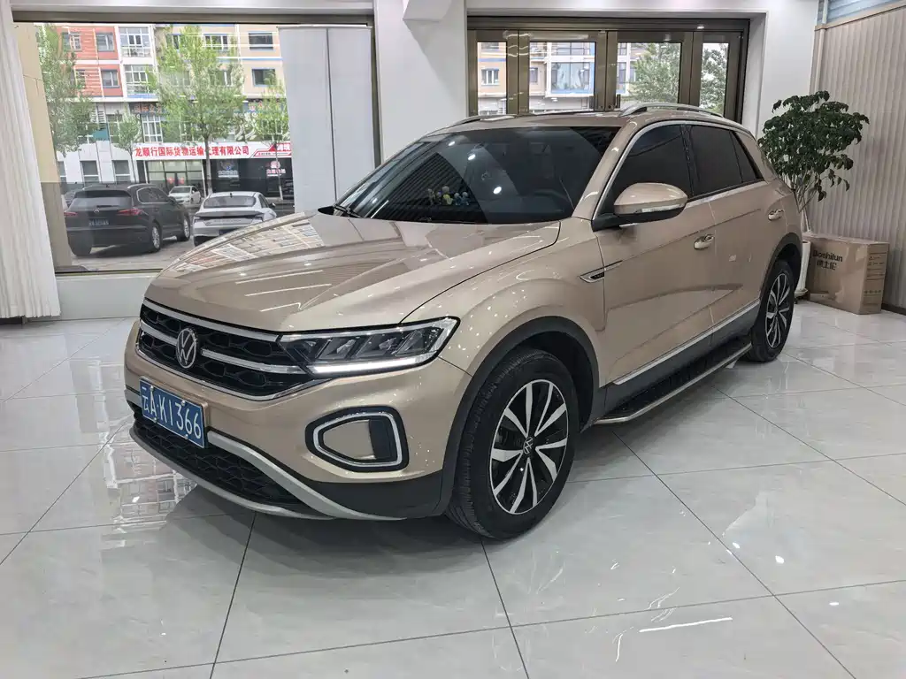 Volkswagen T-Roc 2023 — фото 1
