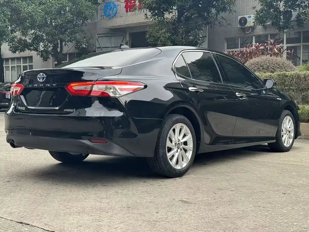 Toyota Camry 2022 — фото 9