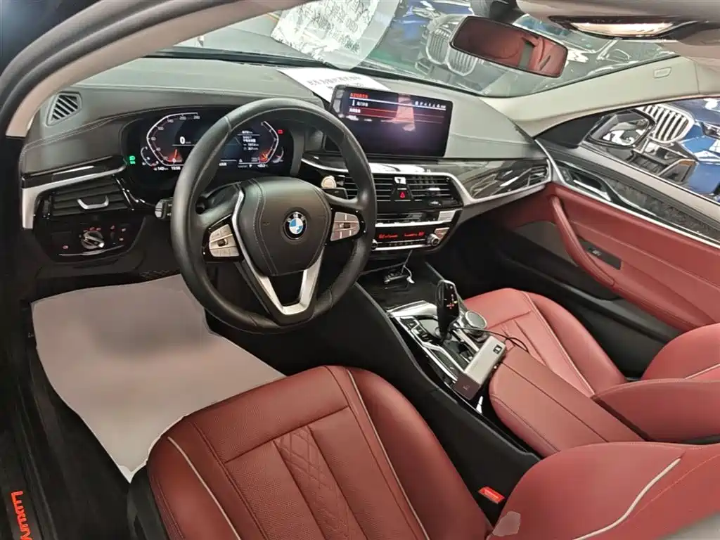 BMW 5 Series 2022 — фото 16