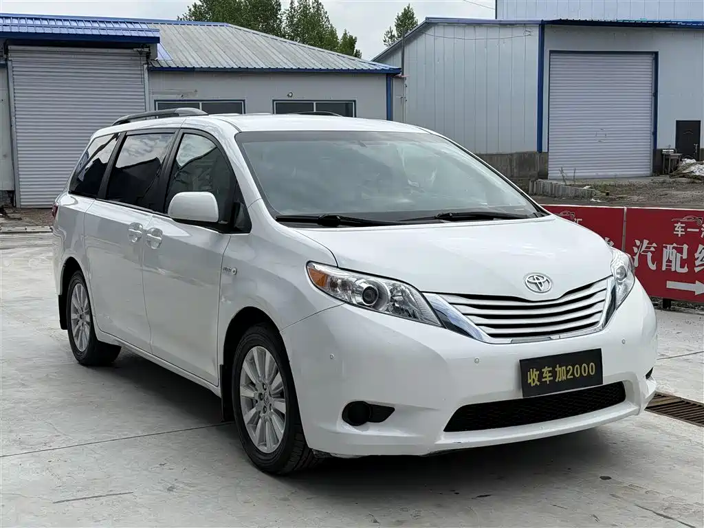 Toyota Sienna 2017 — фото 3