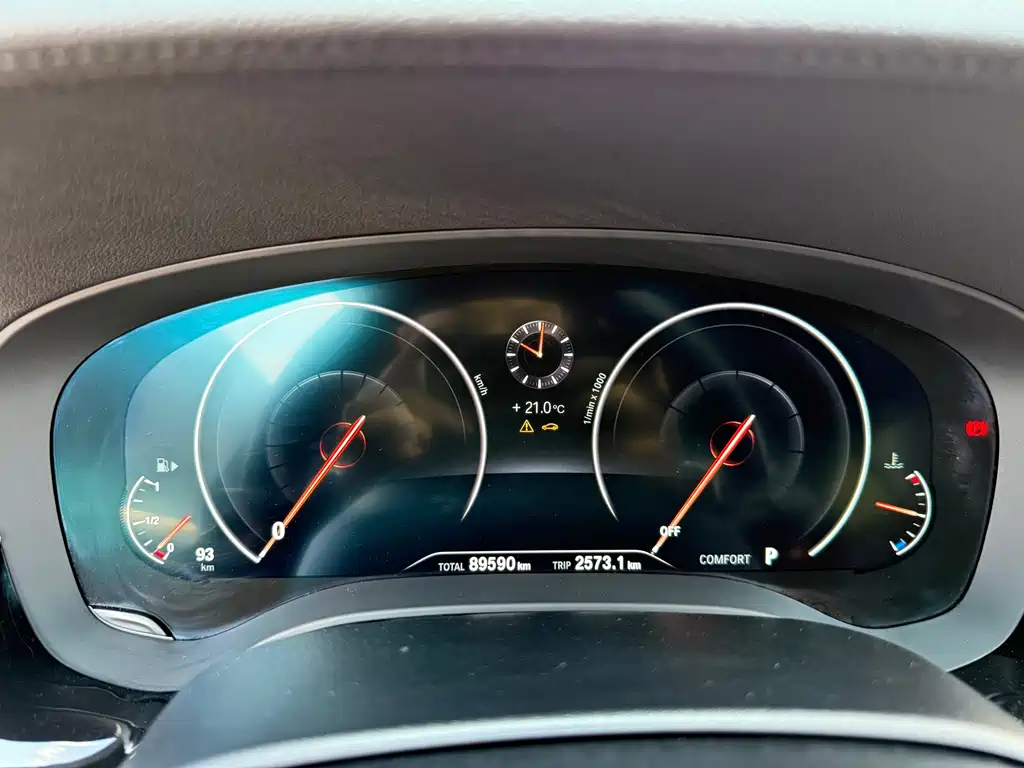BMW 5 Series 2019 — фото 11