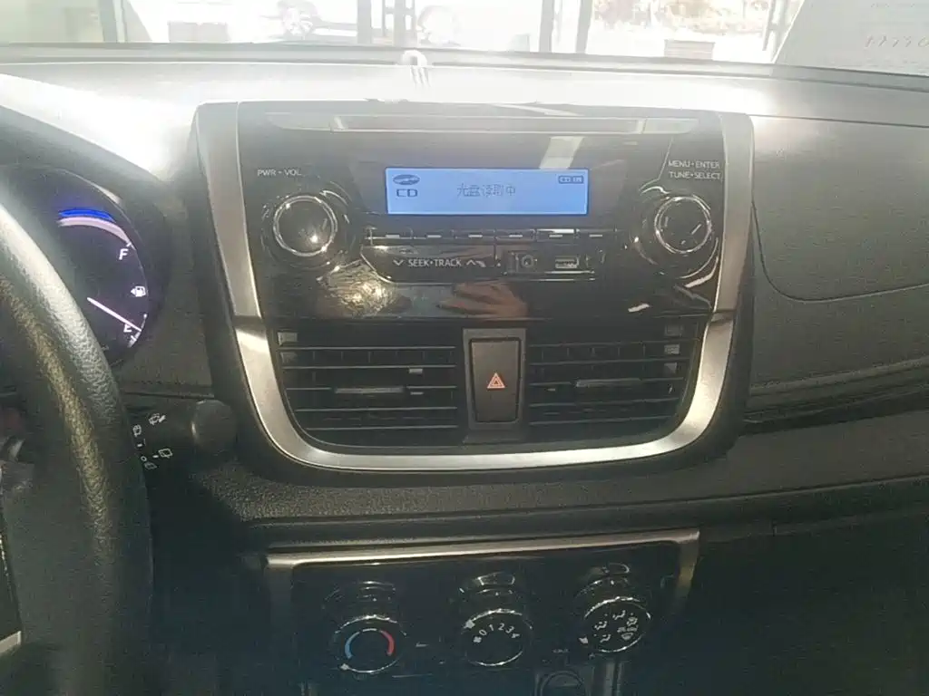 Toyota Yaris L 2016 — фото 13