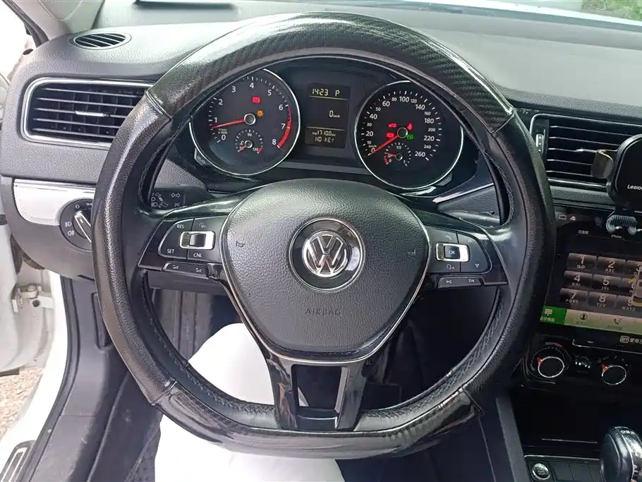 Volkswagen Sagitar 2017 — фото 15