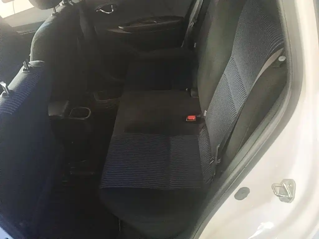 Toyota Yaris L 2016 — фото 17