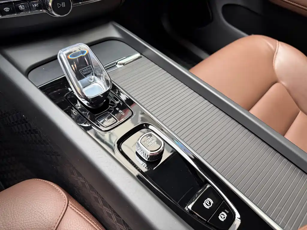 Volvo XC60 2022 — фото 14