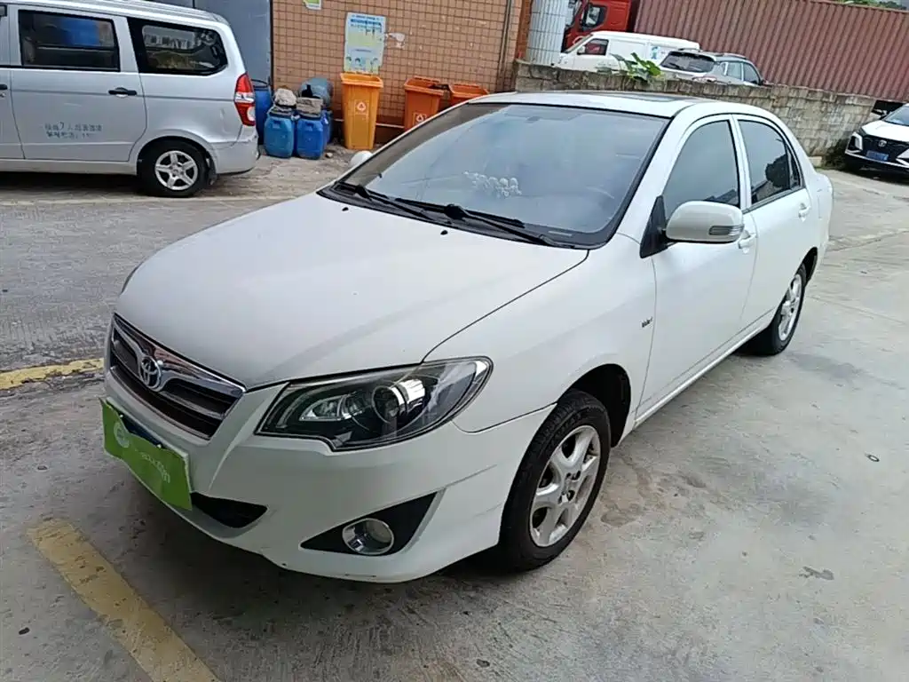 Toyota Corolla 2015 — фото 1