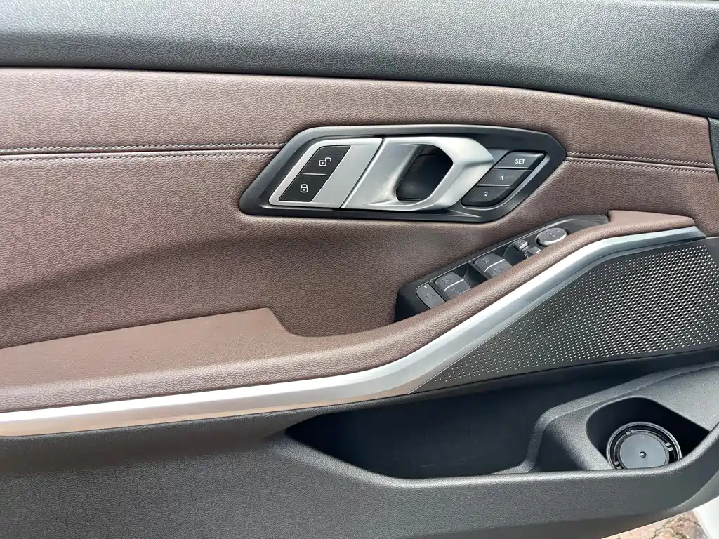 BMW 3 Series 2023 — фото 13