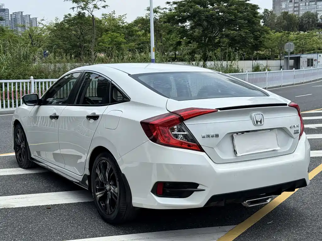 Honda Civic 2020 — фото 10