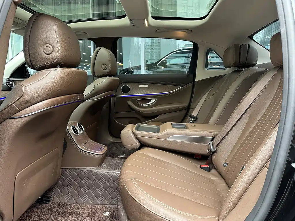 Mercedes-Benz E-Class 2022 — фото 16