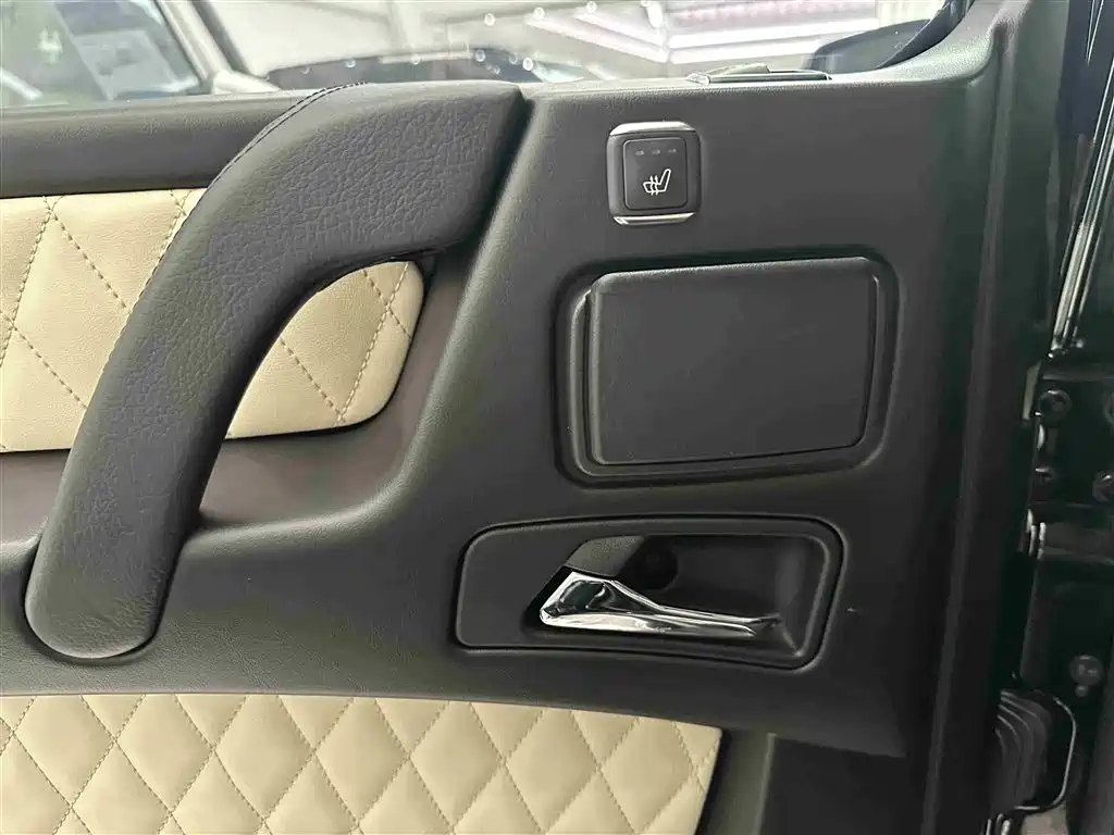 Mercedes-Benz G-Class 2018 — фото 15