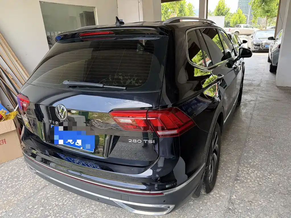 Volkswagen Tiguan L 2022 — фото 11