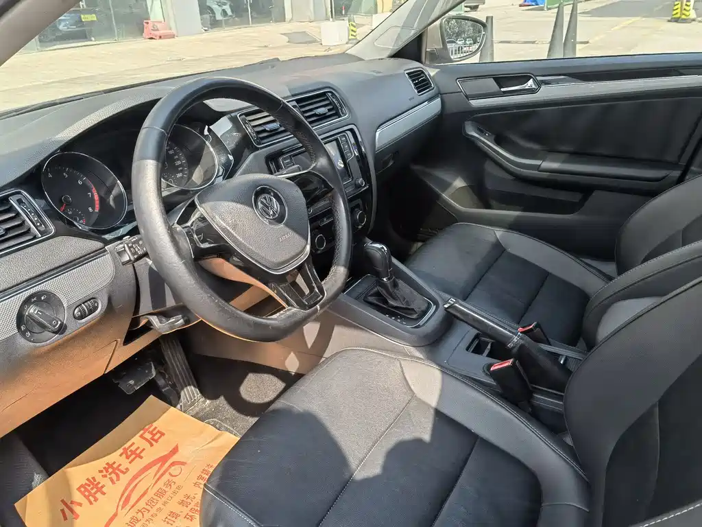 Volkswagen Sagitar 2016