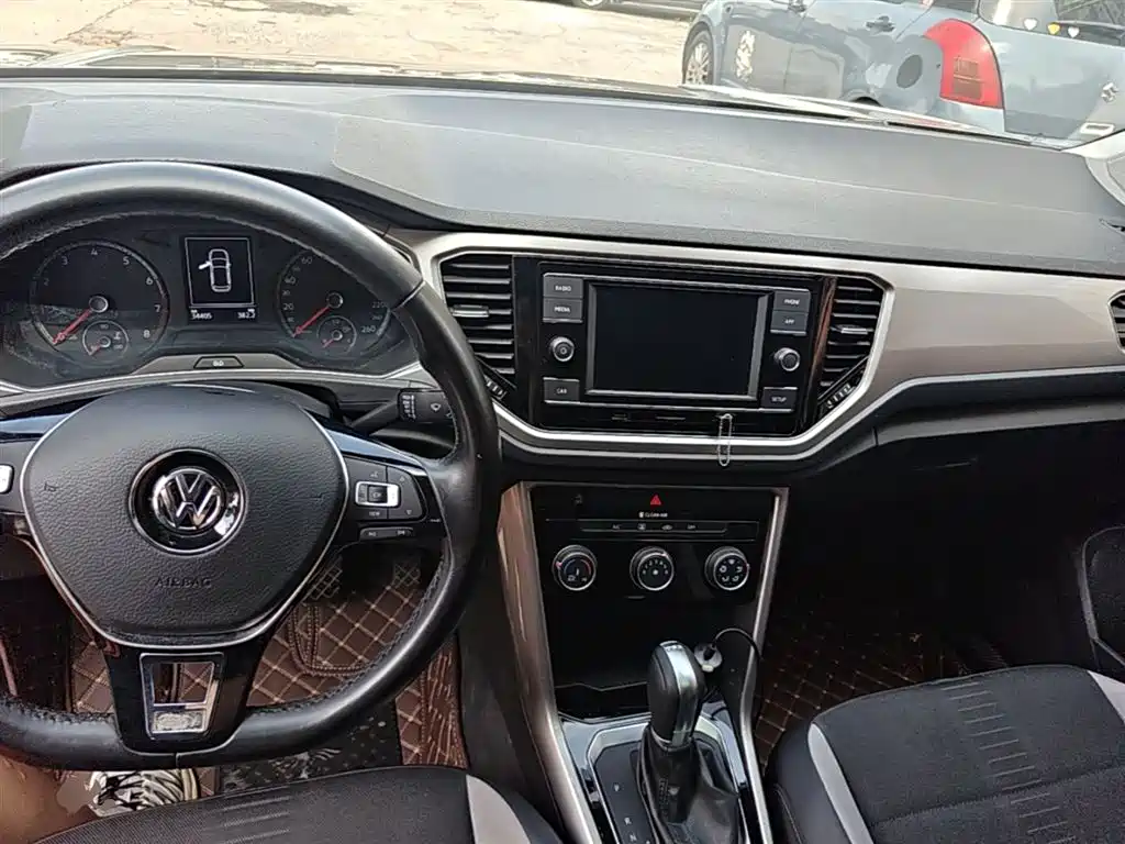 Volkswagen T-Roc 2020 — фото 10