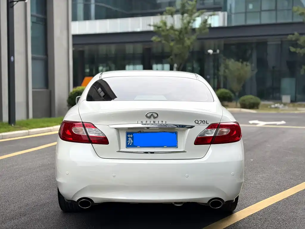 Infiniti Q70 2015 — фото 14