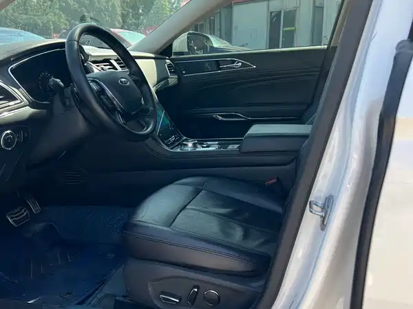 Ford Taurus 2020
