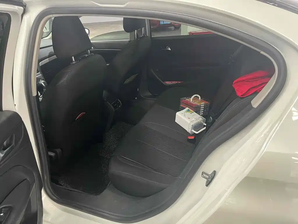 Peugeot 408 2016