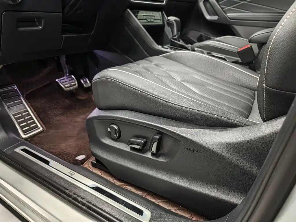 Volkswagen Tiguan L 2023 — фото 10