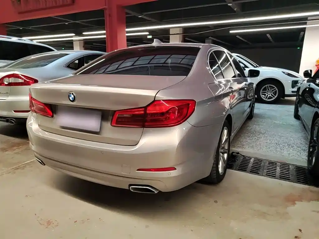 BMW 5 Series 2018 — фото 7