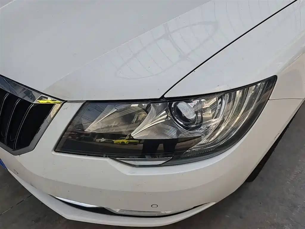 Skoda Superb 2015 — фото 24