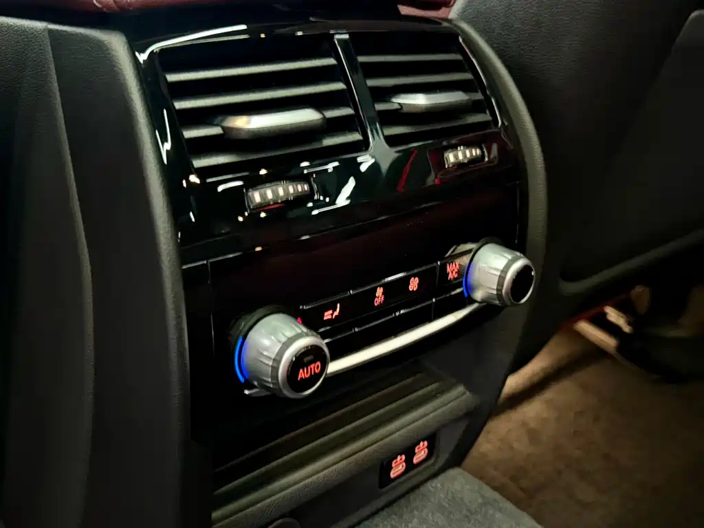 BMW 5 Series 2021 — фото 16