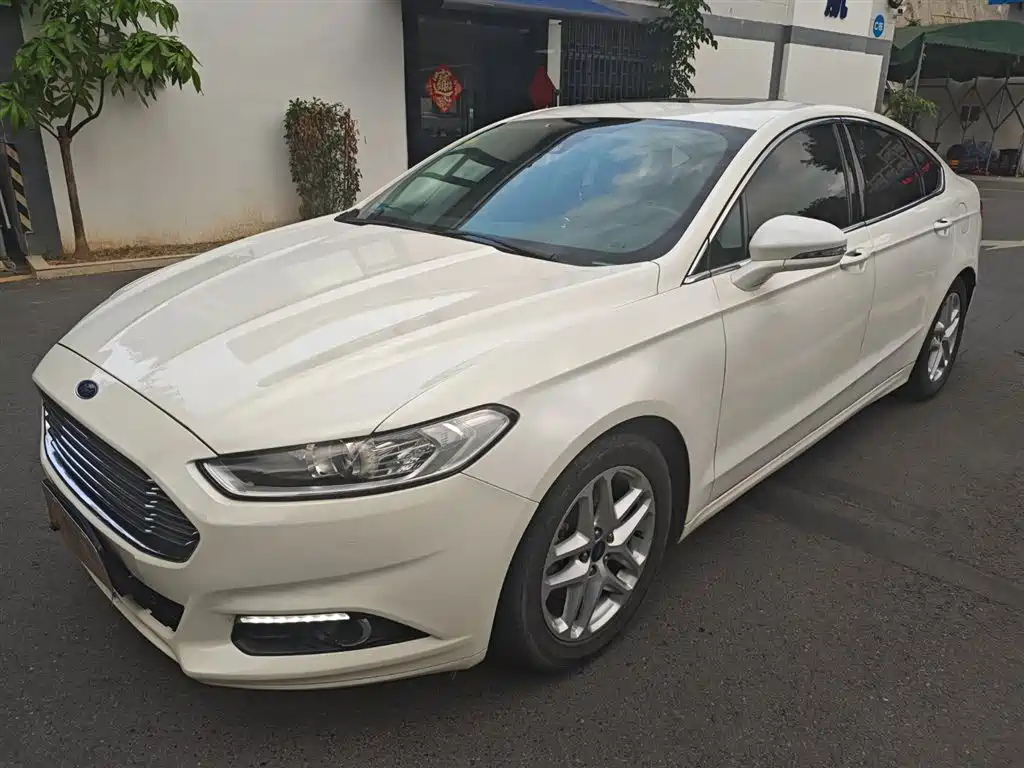 Ford Mondeo 2013 — фото 1