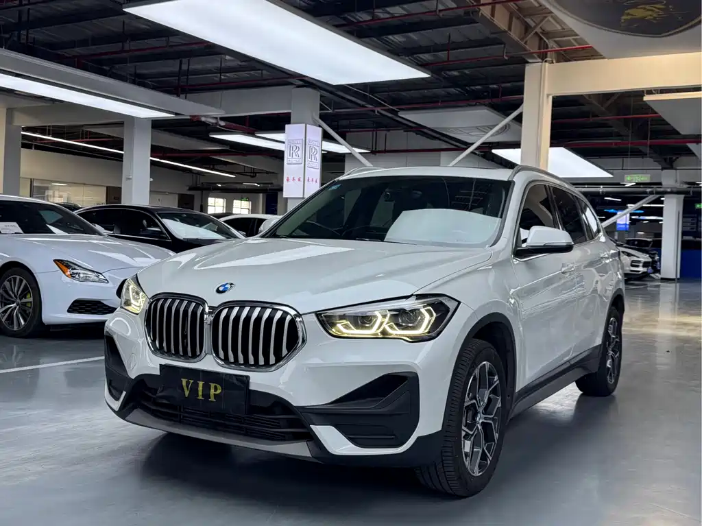 BMW X1 2022 — фото 1