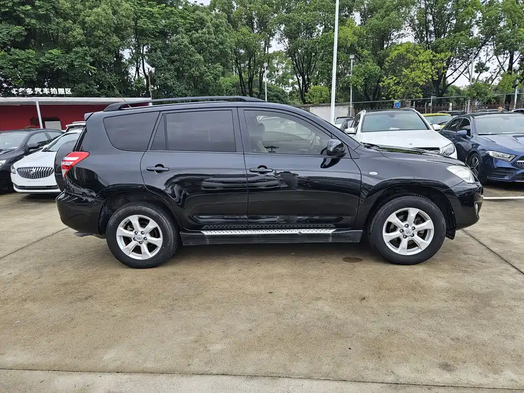 Toyota RAV4 2011