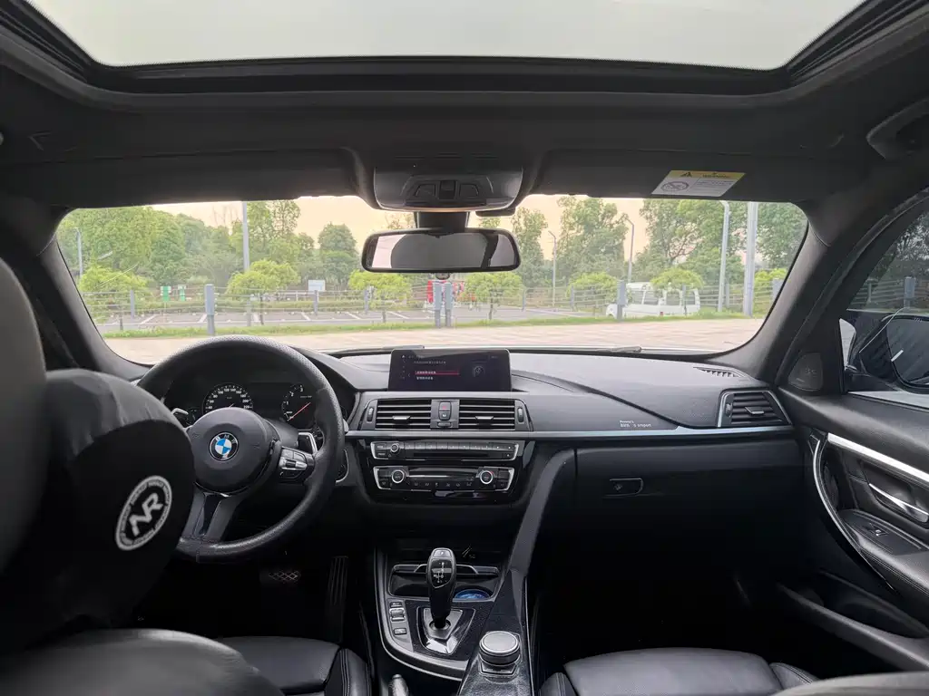 BMW 3 Series 2019 — фото 10