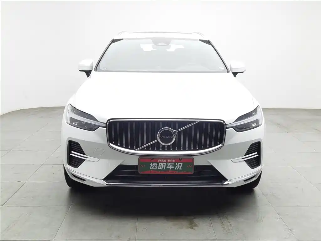 Volvo XC60 2022 — фото 3