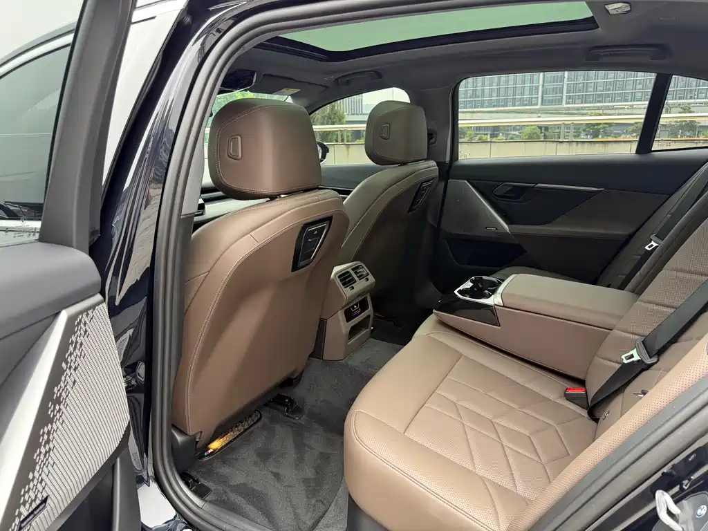 BMW 5 Series 2025