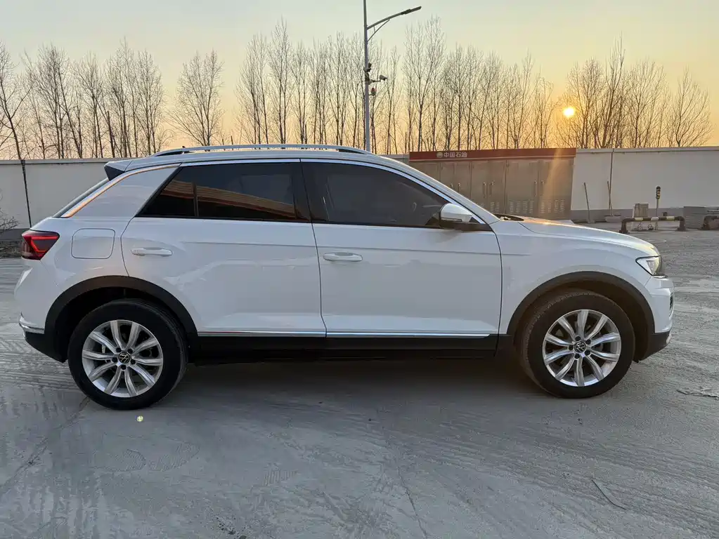 Volkswagen T-Roc 2023 — фото 4