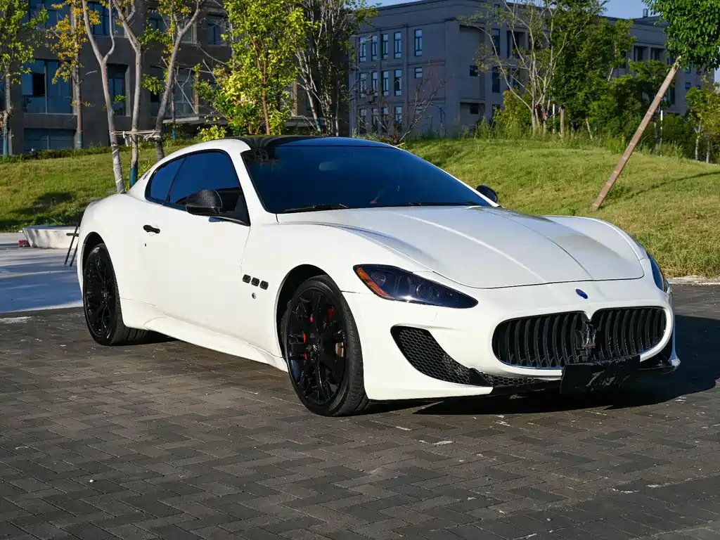 Maserati GranTurismo 2011 — фото 3