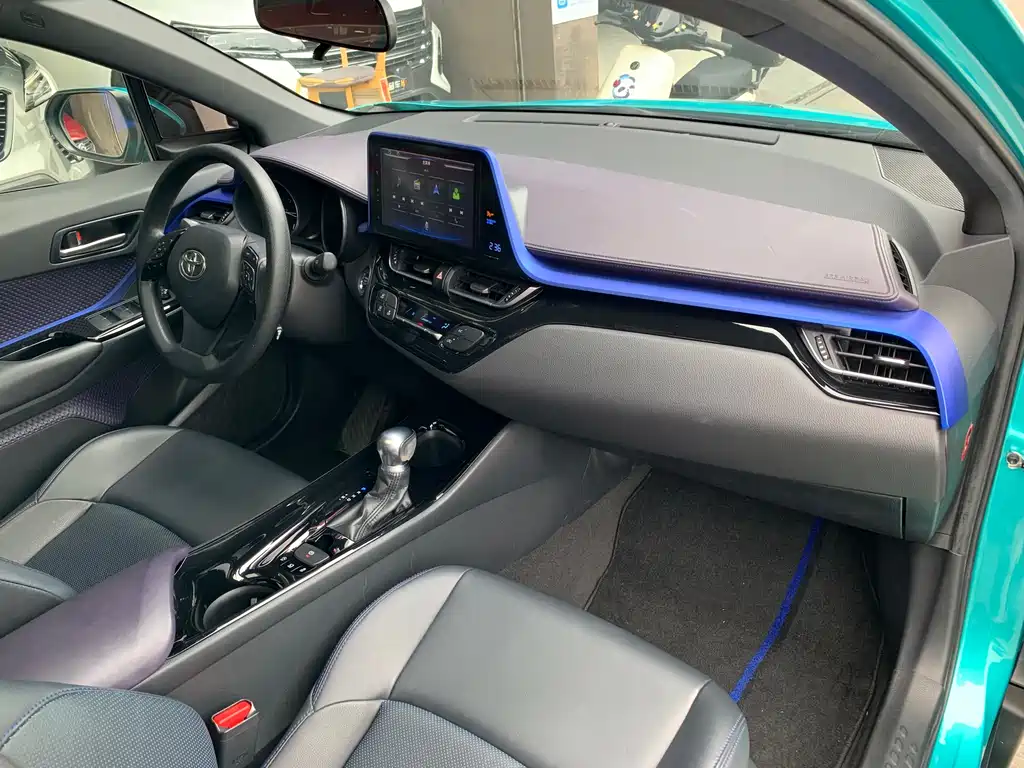 Toyota C-HR 2020 — фото 11