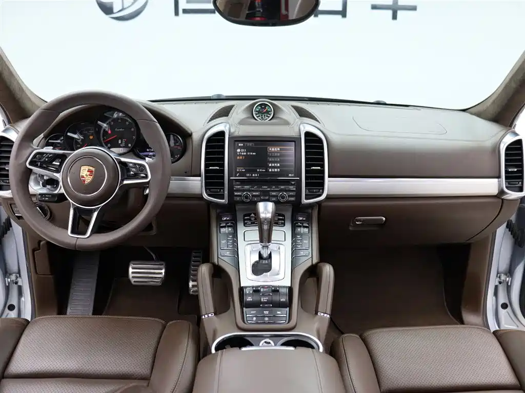 Porsche Cayenne 2015 — фото 17
