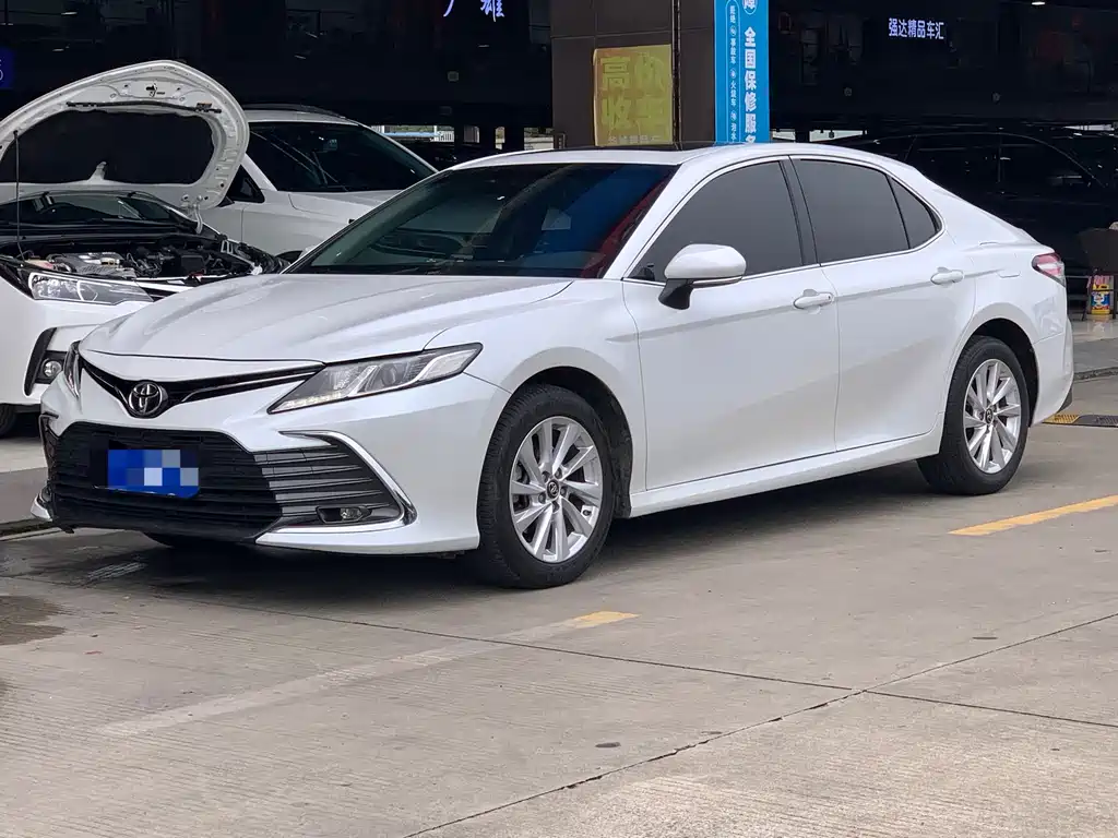 Toyota Camry 2022 — фото 1